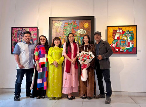 C&aacute;c nghệ sĩ tại Triển l&atilde;m mỹ thuật 'Ngựa với sắc xu&acirc;n B&iacute;nh Ngọ 2026' 3'