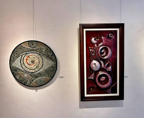 T&aacute;c phẩm Thi&ecirc;n L&yacute; M&atilde; Lam Sứ trong buổi triển l&atilde;m