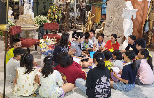 Hình ảnh hoạt động của Thư Viện Yêu Thương