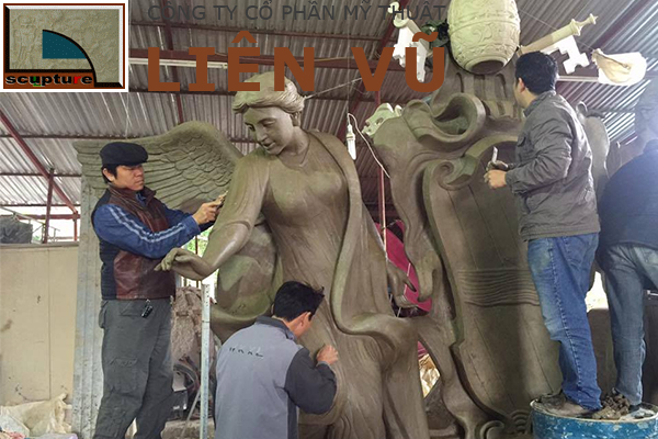 Tượng điêu khắc các vị thần