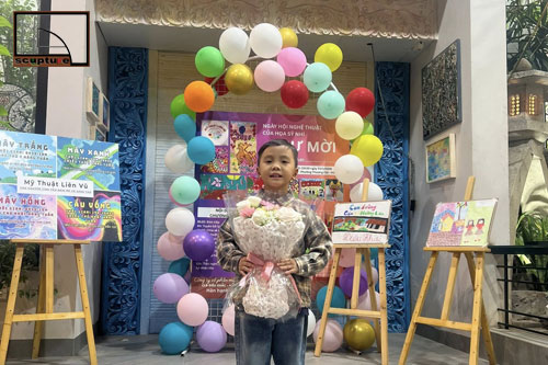 Câu chuyện - Buổi học vẽ đầu tiên của bé Bi