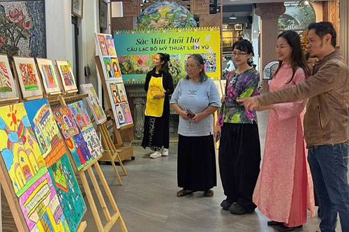 Khai mạc triển lãm tranh SẮC MÀU TUỔI THƠ