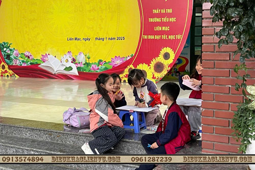 Những bước chân nghệ thuật - Họa sĩ Nhí CLB mỹ thuật trường Tiểu học Liên Mạc ra quân vẽ trực họa