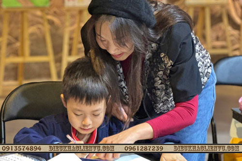 Những bước chân đâu tiên vào Thế giới nghệ thuật của các họa sĩ Nhí