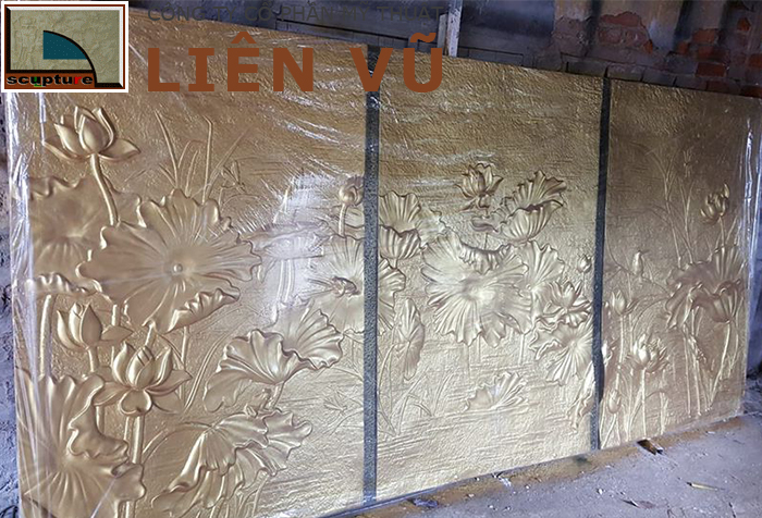 Hình ảnh loài quốc hoa trong phù điêu hoa lá