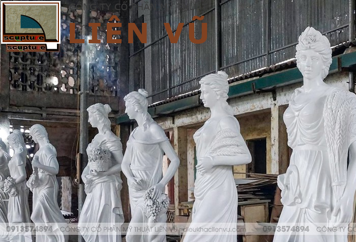 Tượng cô gái và hoa