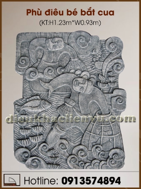 Phù điêu bé bắt cua