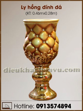 Ly hồng đính đá