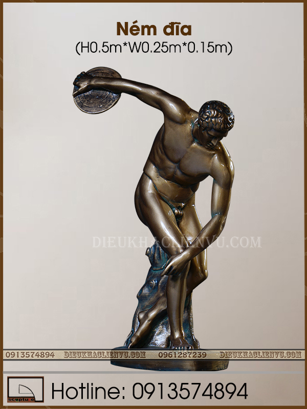 Chàng trai ném đĩa