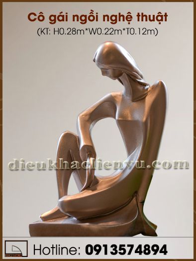 Cô gái ngồi nghệ thuật