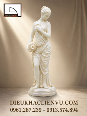 Thiếu nữ bê bình