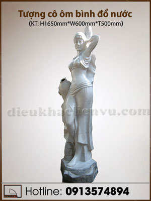 Cô ôm bình đổ nước 1