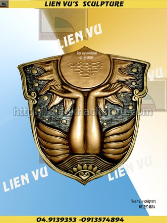 Phù điêu bàn tay nâng mặt trời