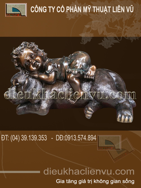 Tượng bé thiên thần và chó