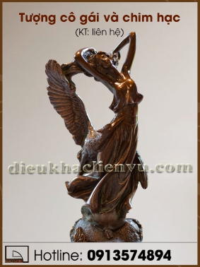 Tượng cô gái và chim hạc