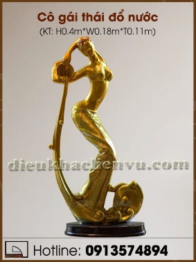 Cô gái thái đổ n­ước